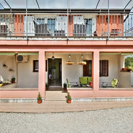 Apartman Idyllisches Nur 500 Meter Zum Mit Liegewiese Und Grill Umag