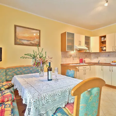 Idyllisches Nur 500 Meter Zum Mit Liegewiese Und Grill Apartman Umag